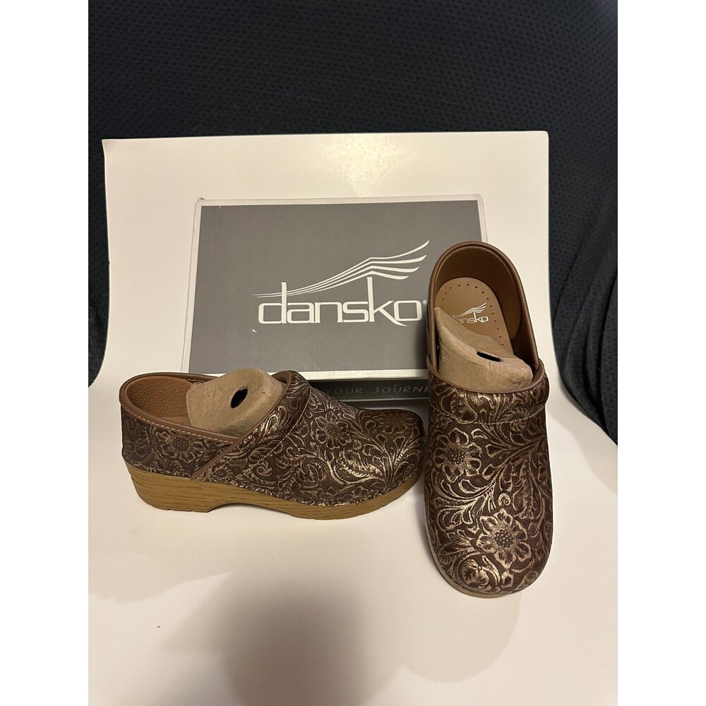 New Womens Dansko Professional Tooled Antique Gold Clogs. Size 39 EU 8.5/9 US